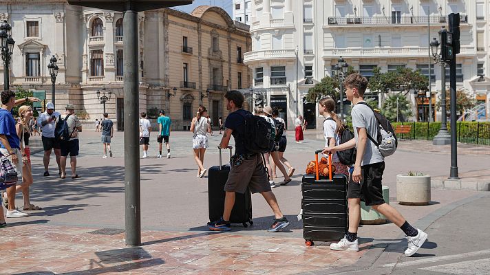 Telediario Fin de Semana - España recibe cada vez más turistas: "Es casi imposible visitar algunos sitios sin masificación"