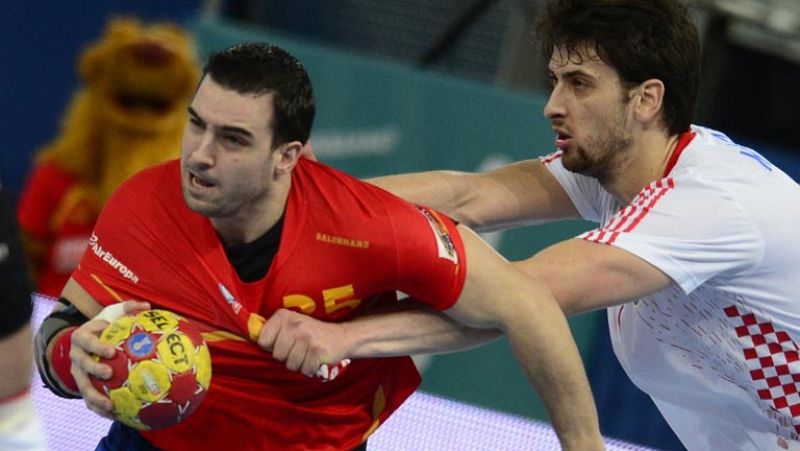 La selección española de balonmano ha perdido ante Croacia (25-27)  en la quinta y definitiva jornada de la fase de grupos del Mundial,  donde destacó la actuación de Jorge Maqueda, autor de siete goles,  por lo que evitaría medirse a Francia en unos