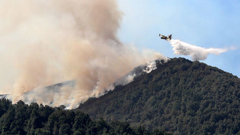 En Asturias, estabilizados los incendios de Degaña y Genestoso - Telediario 2 | Ver