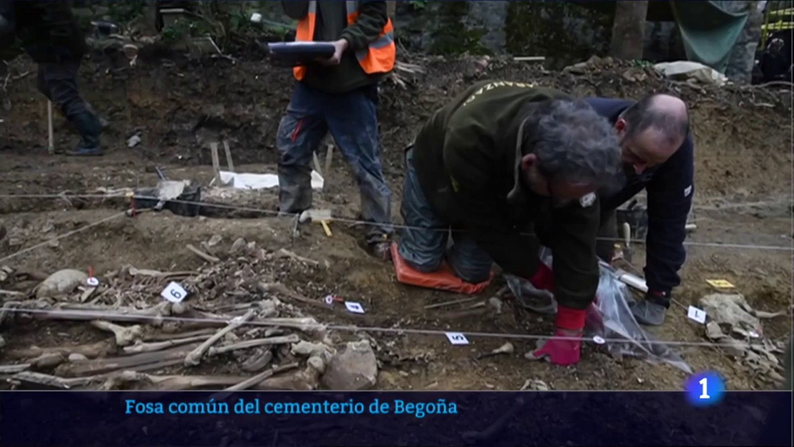 Entrega de restos de Tomás Rubín en el cementerio de Begoña (Bilbao) | Ver ahora
