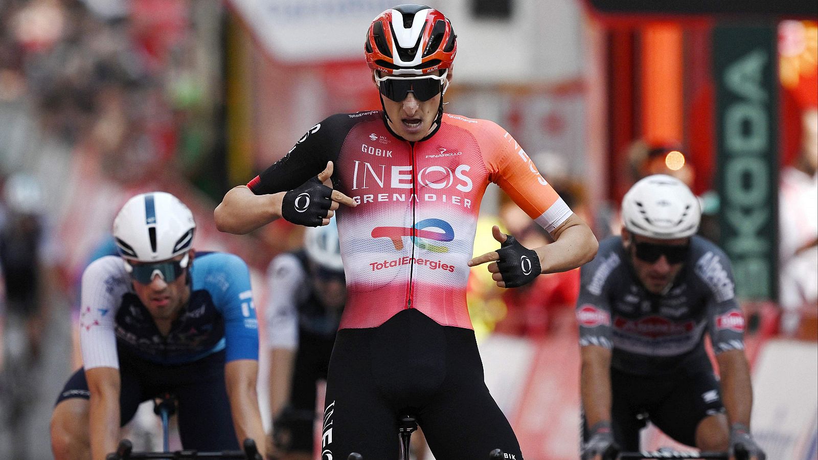 Vuelta 2025 | Ben Turner gana la etapa 4 en Voiron | Ver