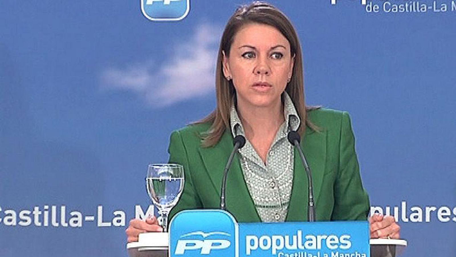 Cospedal critica que Rubalcaba trate de unir el caso Bárcenas con la asistencia sanitaria