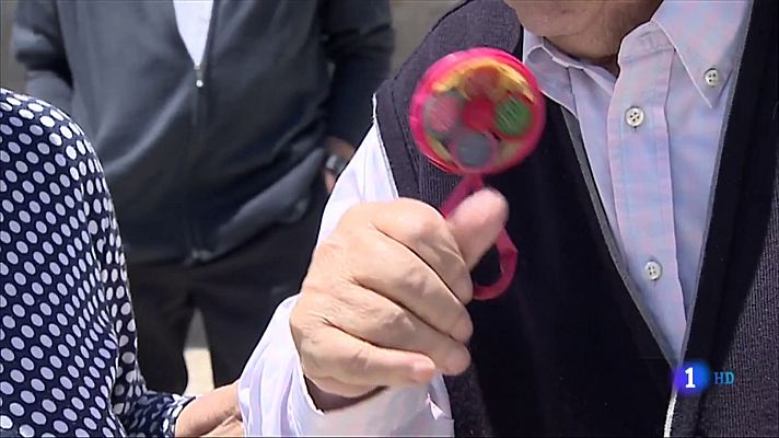 Telediario Fin de Semana - Un sonajero identifica a una mujer en el cementerio de Palencia