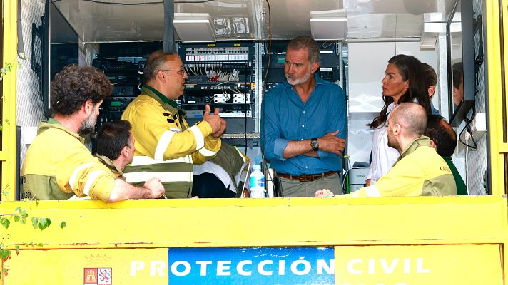 Telediario 1 - Los reyes visitan las zonas dañadas por los incendios: "Queríamos estar cerca de los afectados"