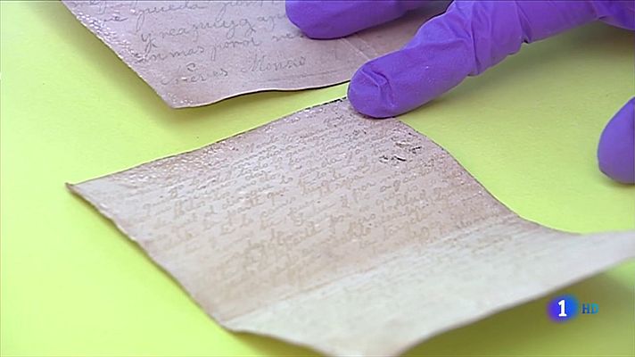 Telediario 2 - Localizadas cartas en la fosa 127 del cementerio de Paterna (Valencia)