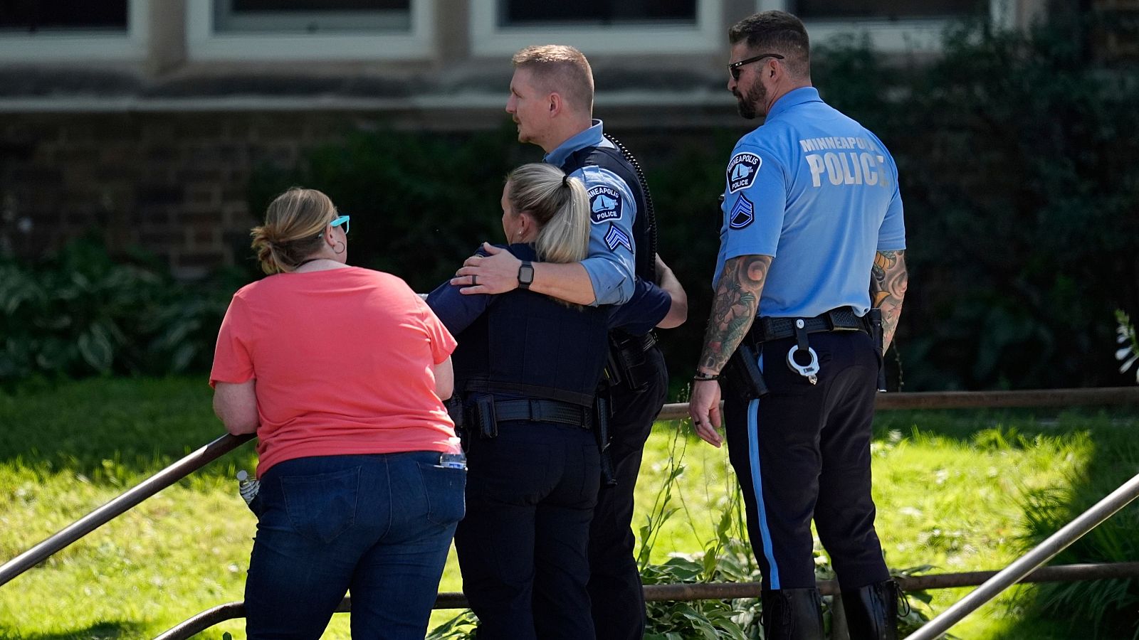 Las autoridades condenan el tiroteo en una escuela de Minneapolis | Ver