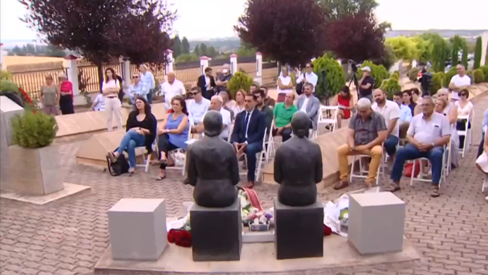 Homenaje a las Mujeres de Negro en el cementerio de La Barranca (Lardero, La Rioja) | Ver ahora