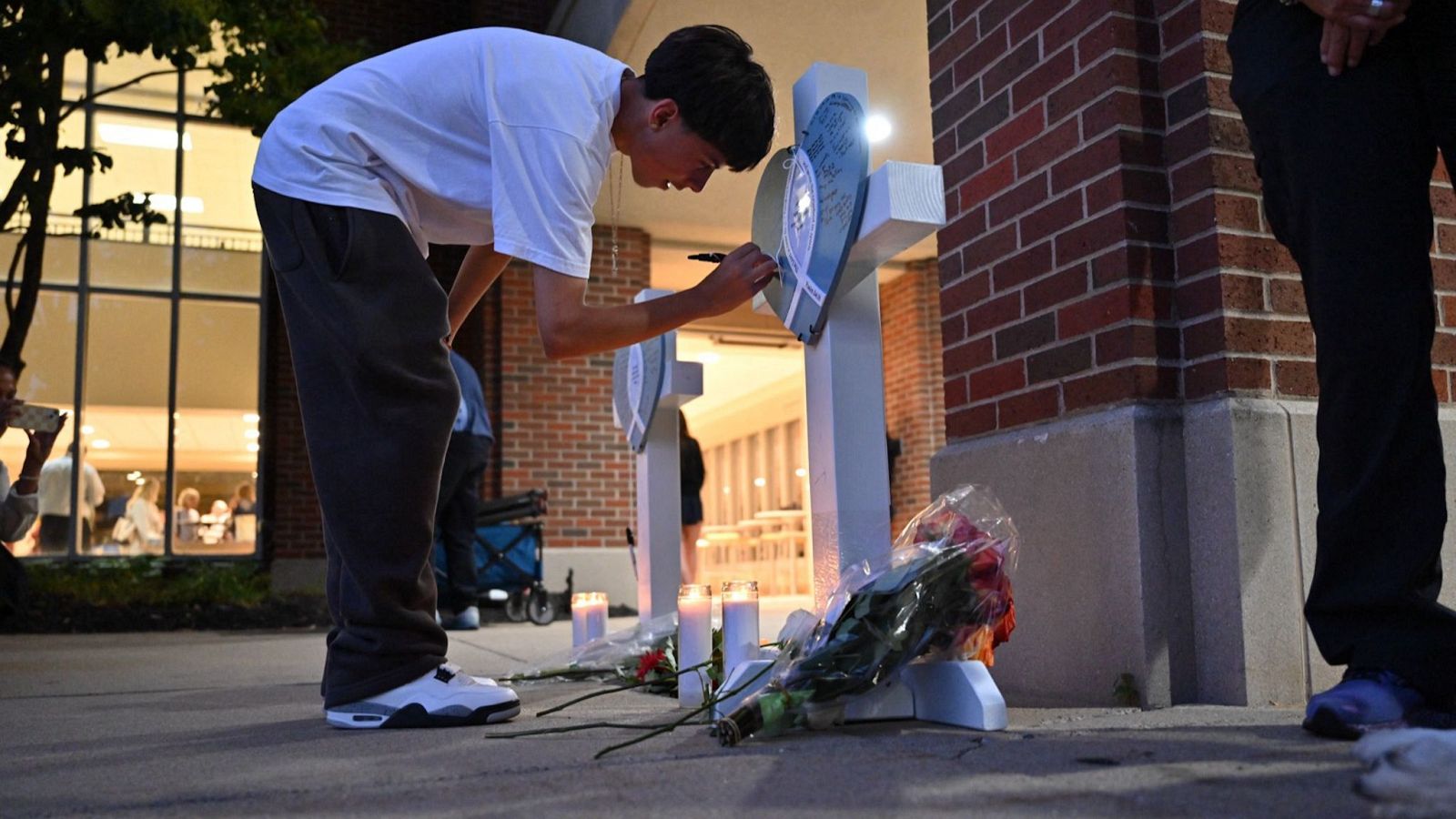 Dos niños muertos en un tiroteo en una iglesia en Minneapolis - Diario 24 | Ver