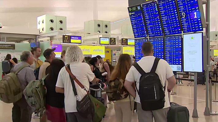 L'Informatiu - Tempestes i retards a l’aeroport del Prat