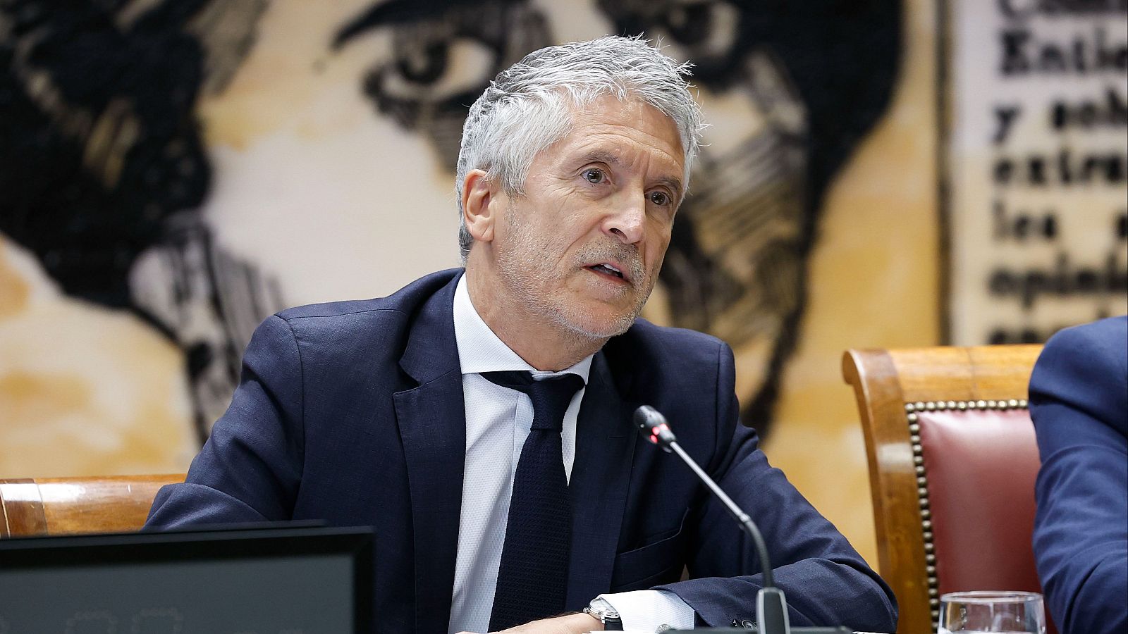 Marlaska acusa al PP de "fabricar una versión distorsionada" de los incendios - Telediario 1 | Ver