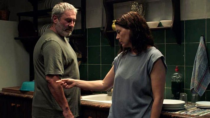 Telediario 2 - 'La terra negra': la crudeza de la vida rural y la xenofobia hecha película