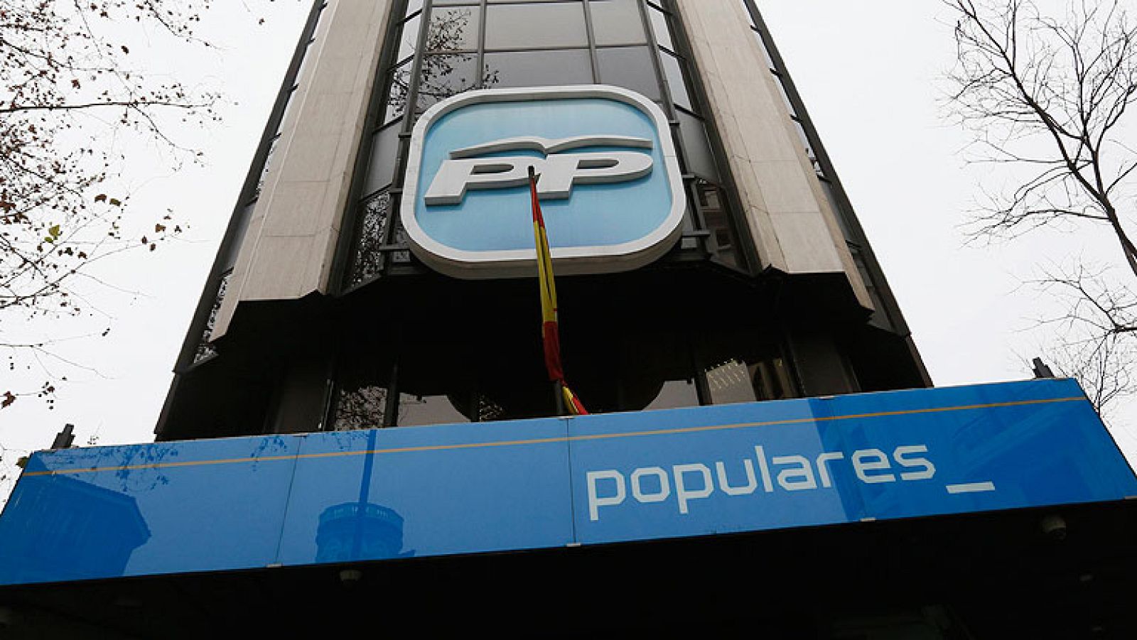 El PP reúne a su cúpula en medio de la tormenta de los supuestos sobresueldos