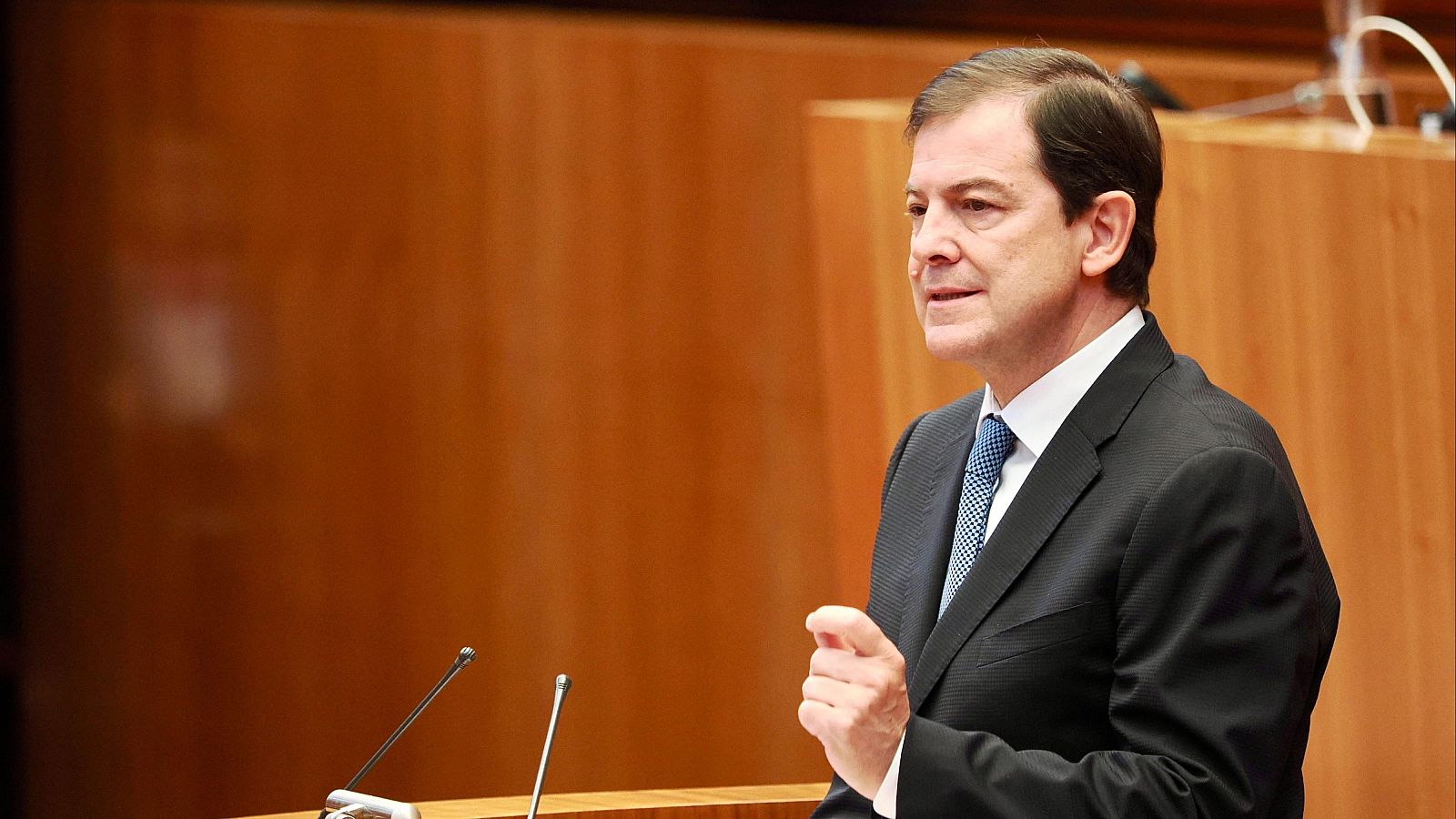 Mañueco defiende su gestión de los incendios - Telediario 1 | Ver