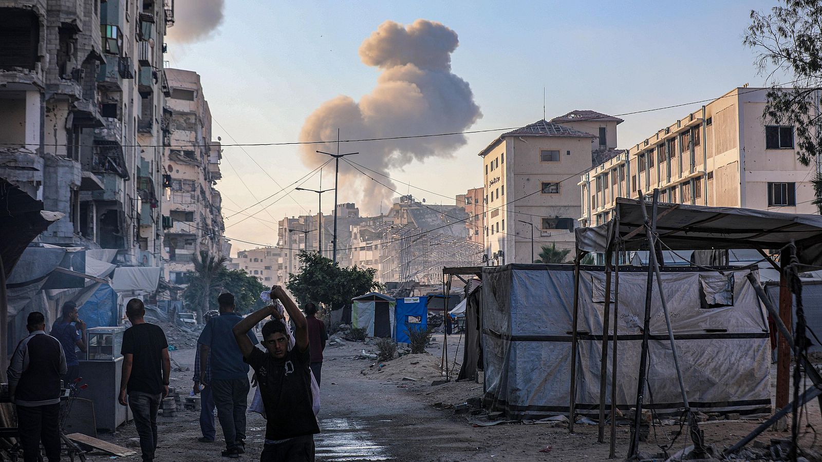 Israel mantiene la presión en Gaza e intensifica sus ataques contra Hizbulá