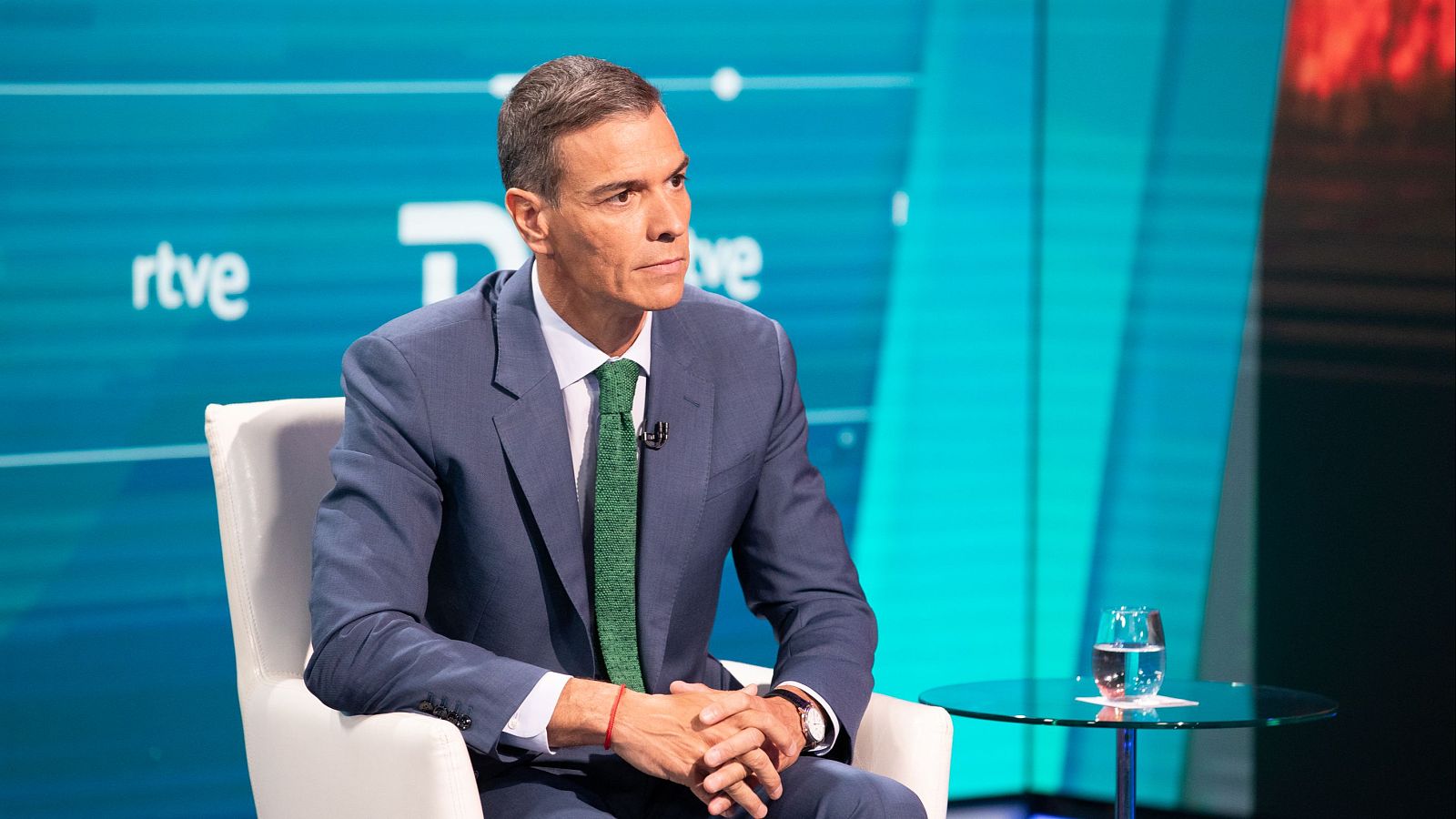 Sánchez: "Hay jueces haciendo política y políticos que tratan de hacer justicia" - Telediario 2 | Ver