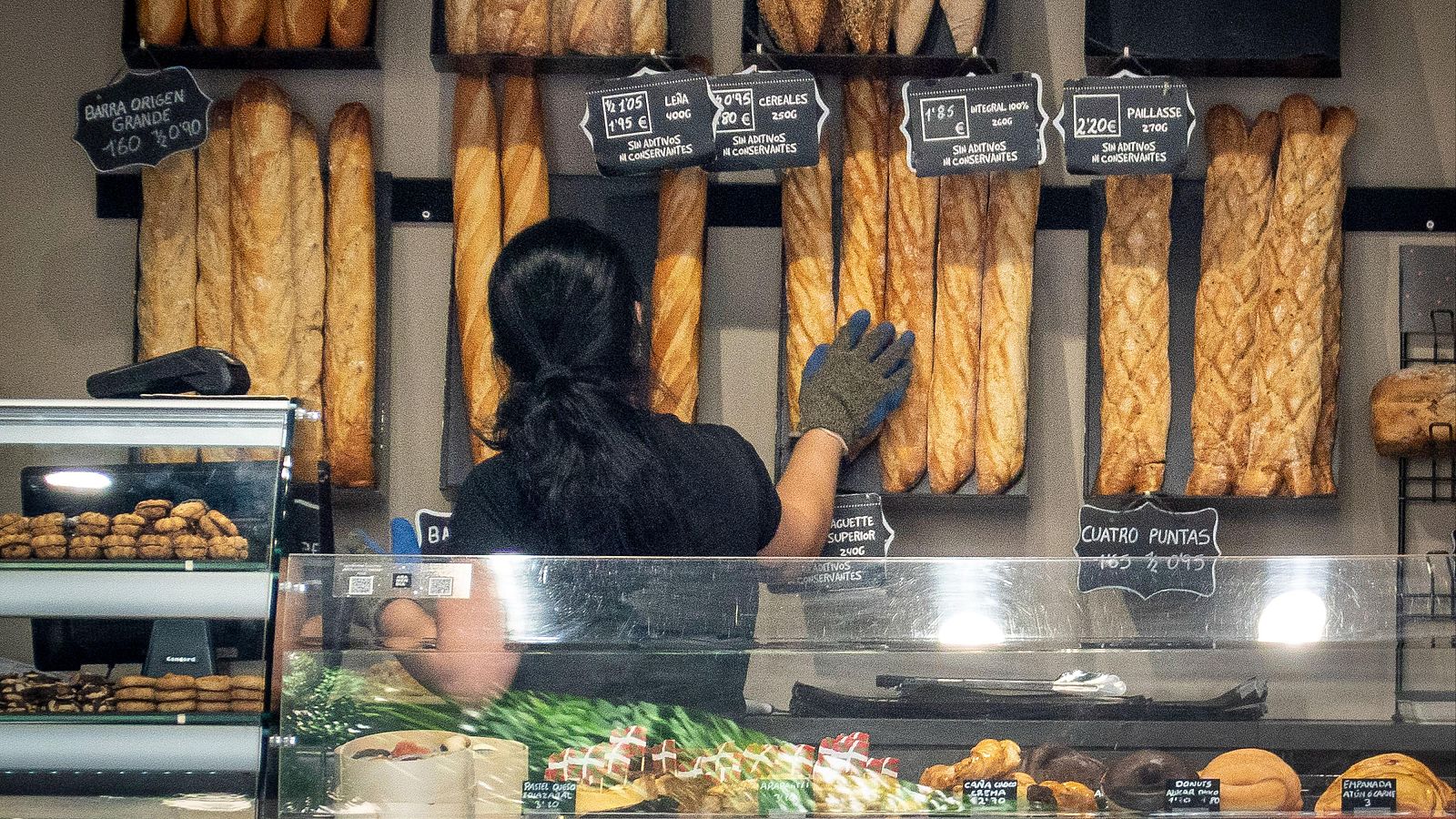 El envejecimiento de la población española lacra el mercado laboral - Telediario 1 | Ver