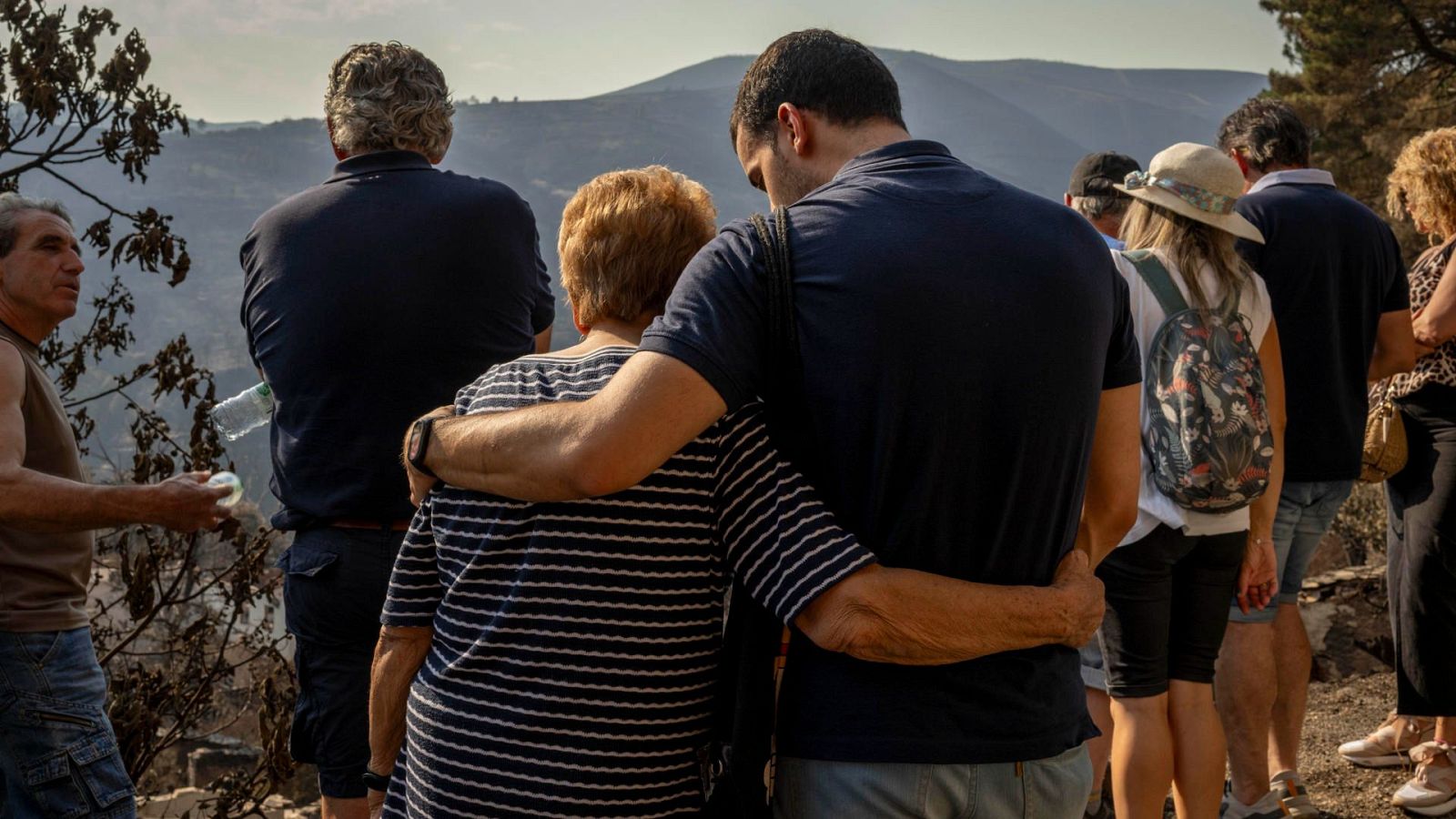 La angustia de San Vicente de Leira (Ourense) tras los incendios - Telediario 2 | Ver