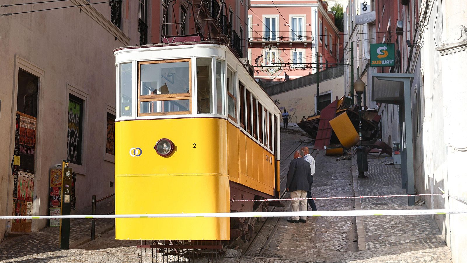 Lisboa investiga si el accidente del funicular con 17 muertos se produjo por la ruptura de un cable - Informativo 24h | Ver