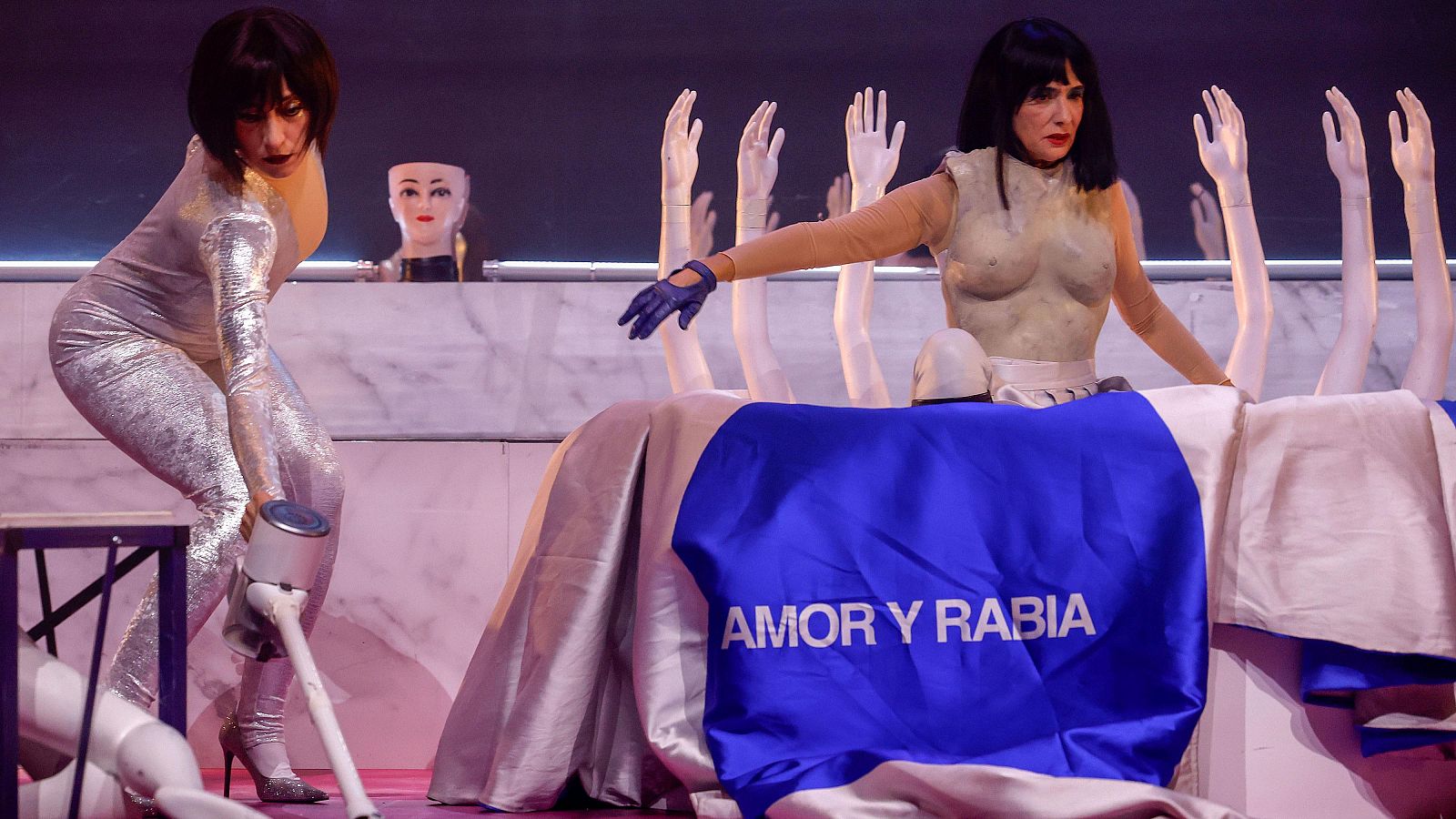 Llega a Madrid 'Las amargas lágrimas de Petra von Kant' | Ver