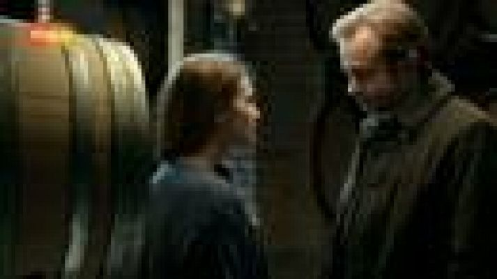 Gran Reserva - Miguel le toca la barriga a Lucía