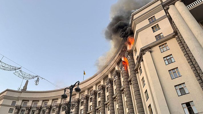 Telediario Fin de Semana - Rusia ataca Ucrania con más de 800 drones y alcanza un edificio del Gobierno en Kiev
