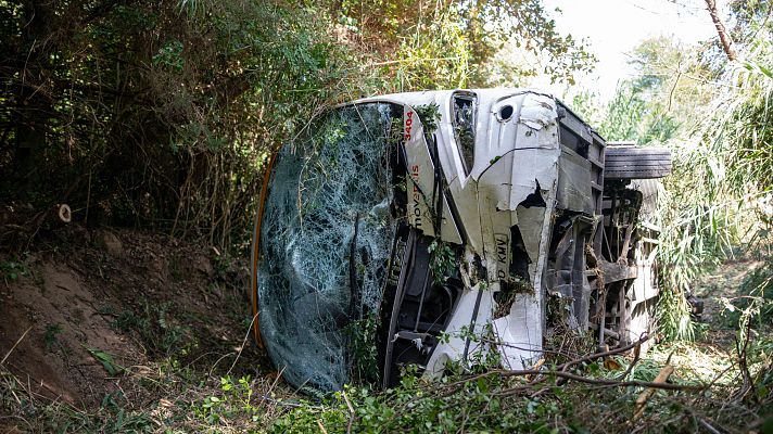 Telediario Fin de Semana - Tres heridos graves en un accidente de autobús en Barcelona