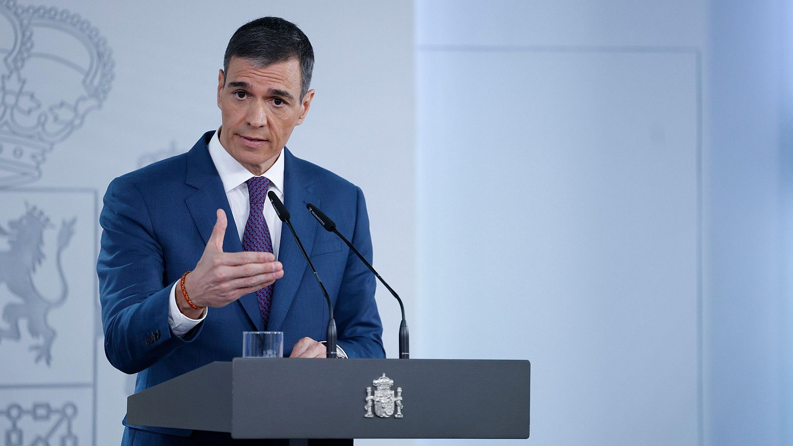 Sánchez anuncia medidas para "detener el genocidio en Gaza" - La hora de La 1 | Ver