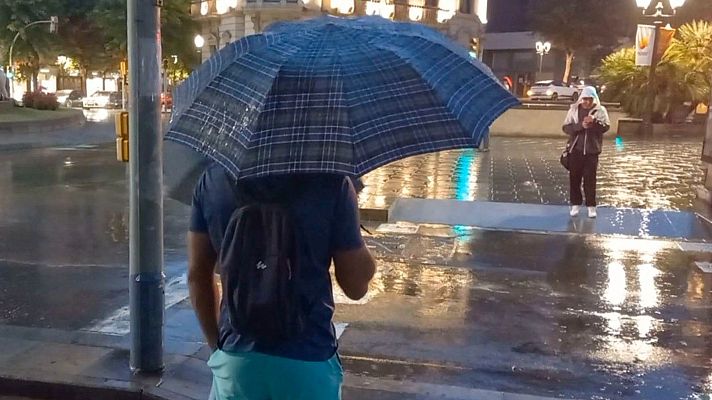 Telediario 2 - La lluvia pone en aviso a Alicante, Tarragona y Palma
