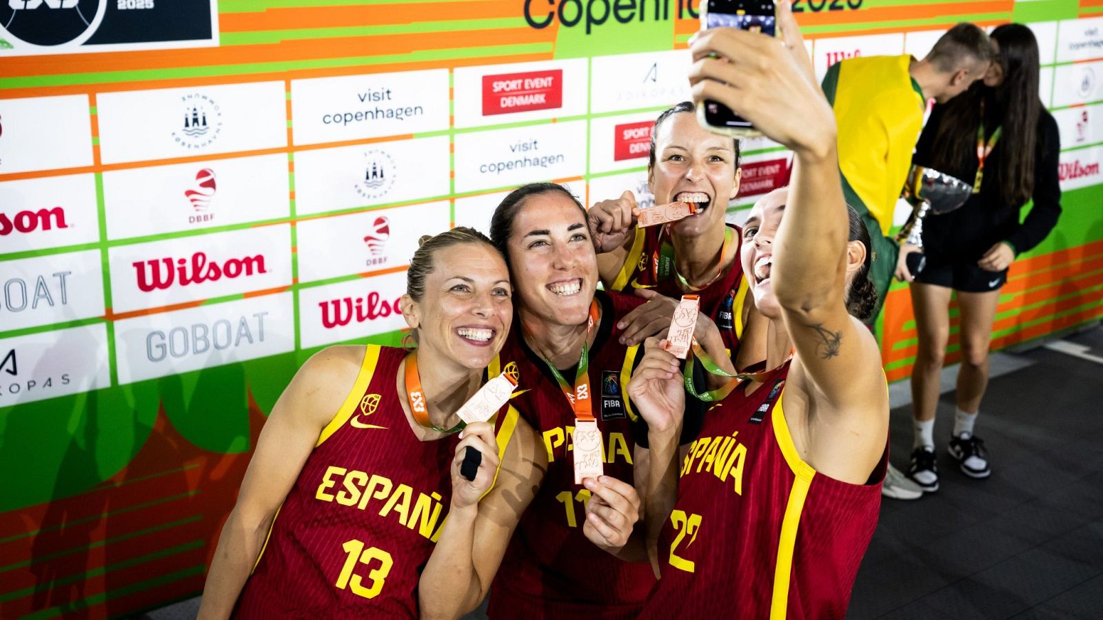 Vega Gimeno: "Este bronce europeo nos sabe a gloria bendita" - Baloncesto en RTVE | Ver