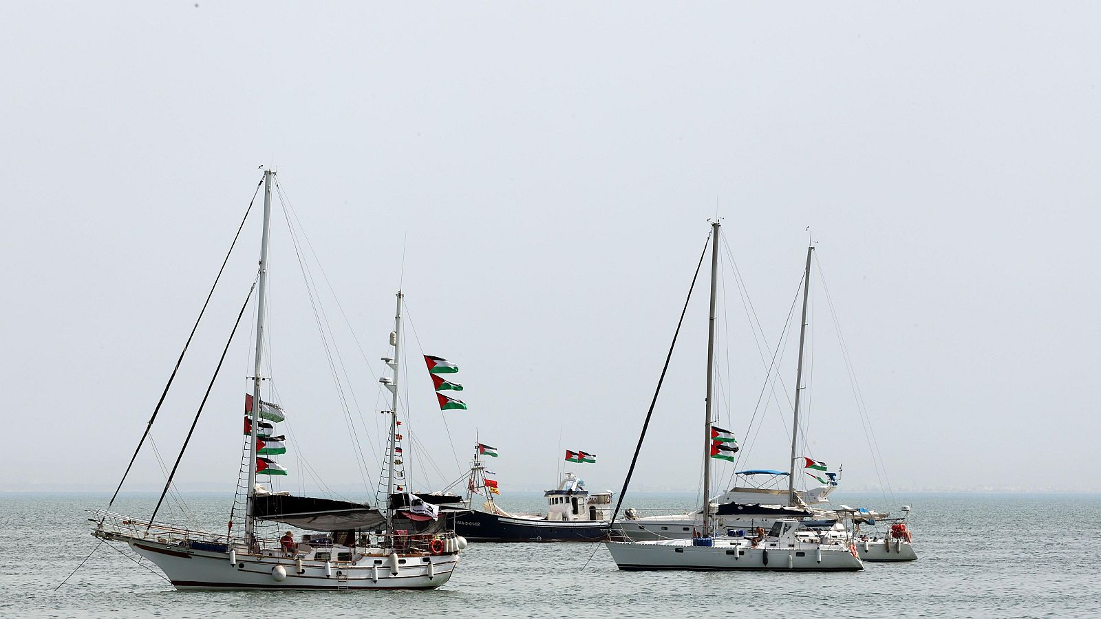 La Flotilla que intenta romper el bloqueo a Gaza denuncia un ataque israelí
