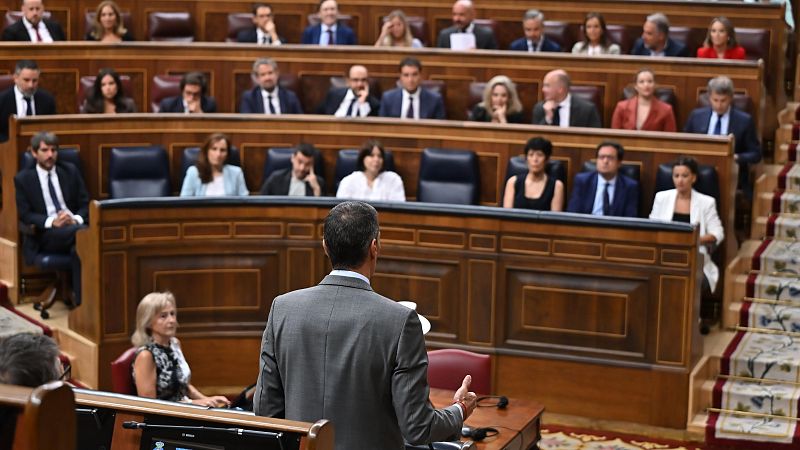 Sánchez acusa a Feijóo de "mimetizarse" con Vox y este le achaca "miedo" a los jueces en su primer 'cara a cara' - Informativo 24h | Ver