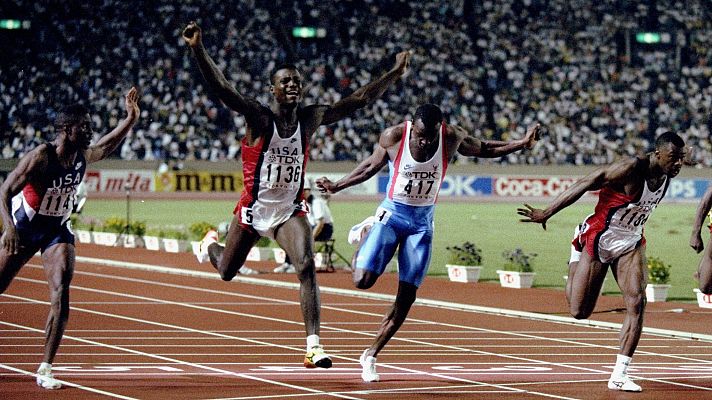 Deportes en el Archivo de RTVE - Carl Lewis bate el récord del mundo de los 100 m en Tokio 1991: la mejor carrera del 'Hijo del Viento'