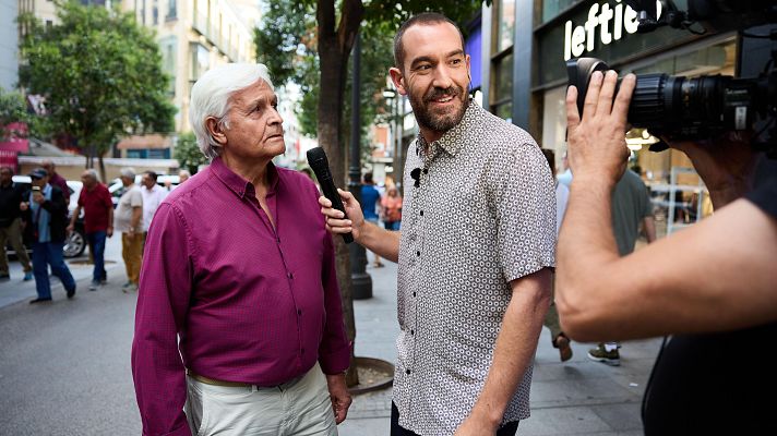 La Revuelta | Jorge Ponce se hace un pendiente en directo - La Revuelta | Ver