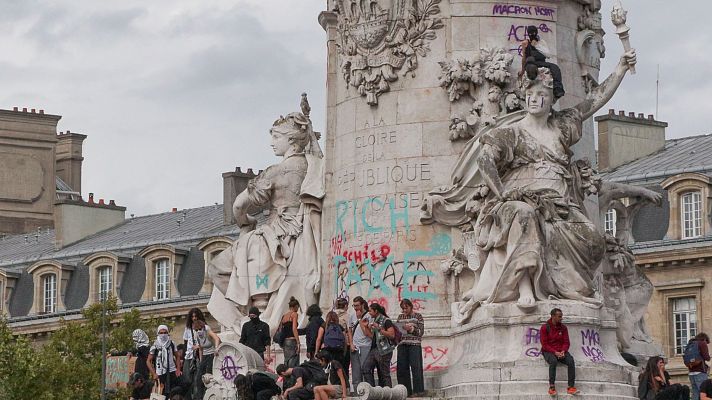 Telediario 2 - Francia protesta contra los planes de austeridad: hay alrededor de 500 detenidos