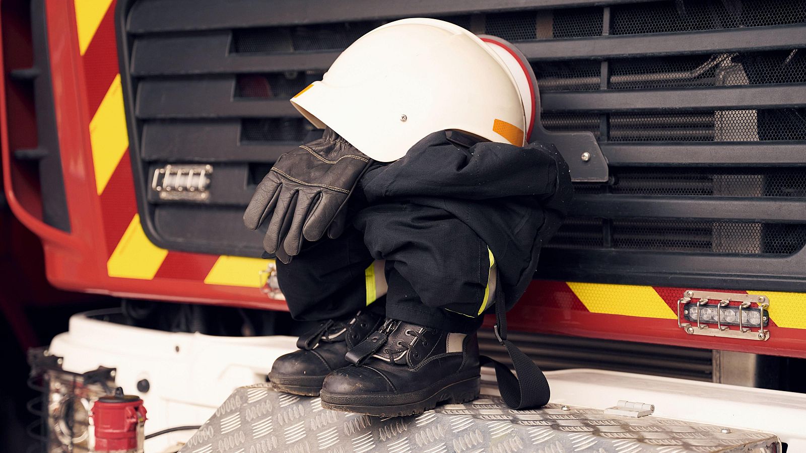 Los bomberos del Ayuntamiento de Madrid median ante los intentos de suicidio | Ver