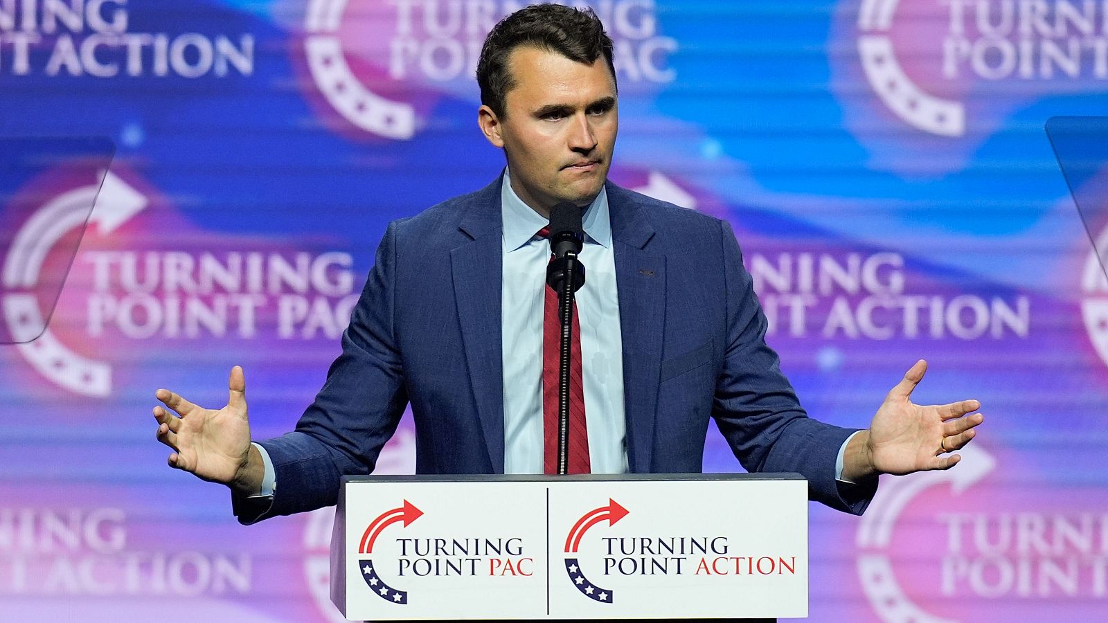 Muere el comentarista conservador Charlie Kirk tras recibir un disparo - Telediario Matinal | Ver