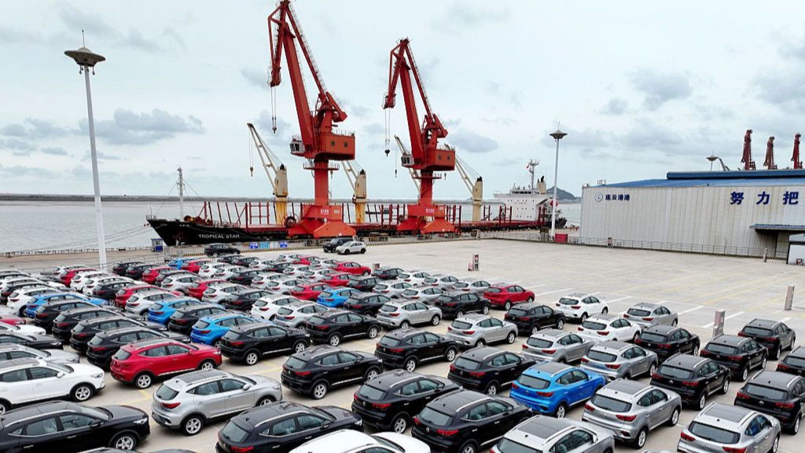 México pretende imponer aranceles del 50% a los coches chinos - La noche en 24h | Ver