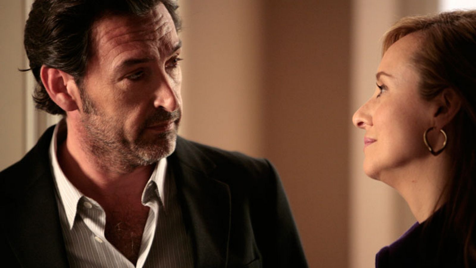 Herederos - T1 - Capítulo 6 - Vero se entera de que Julia esta embarazada y le extraña que no haya contado la noticia a toda la familia - Ver ahora