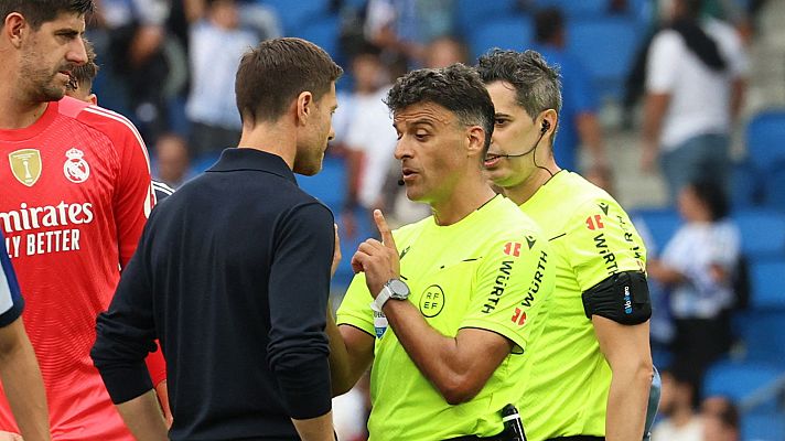 Fútbol - Xabi Alonso, sobre la expulsión de Huijsen: "Para mí es amarilla. Militao está muy cerca"