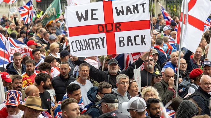 Telediario Fin de Semana - Más de 100.000 personas participan en Londres en una marcha de extrema derecha contra la inmigración