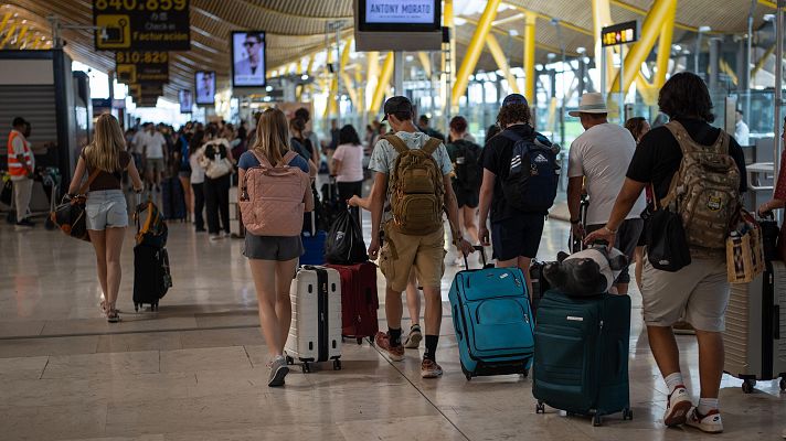Telediario Fin de Semana - Largas colas en el aeropuerto de Barajas por la huelga del personal de seguridad