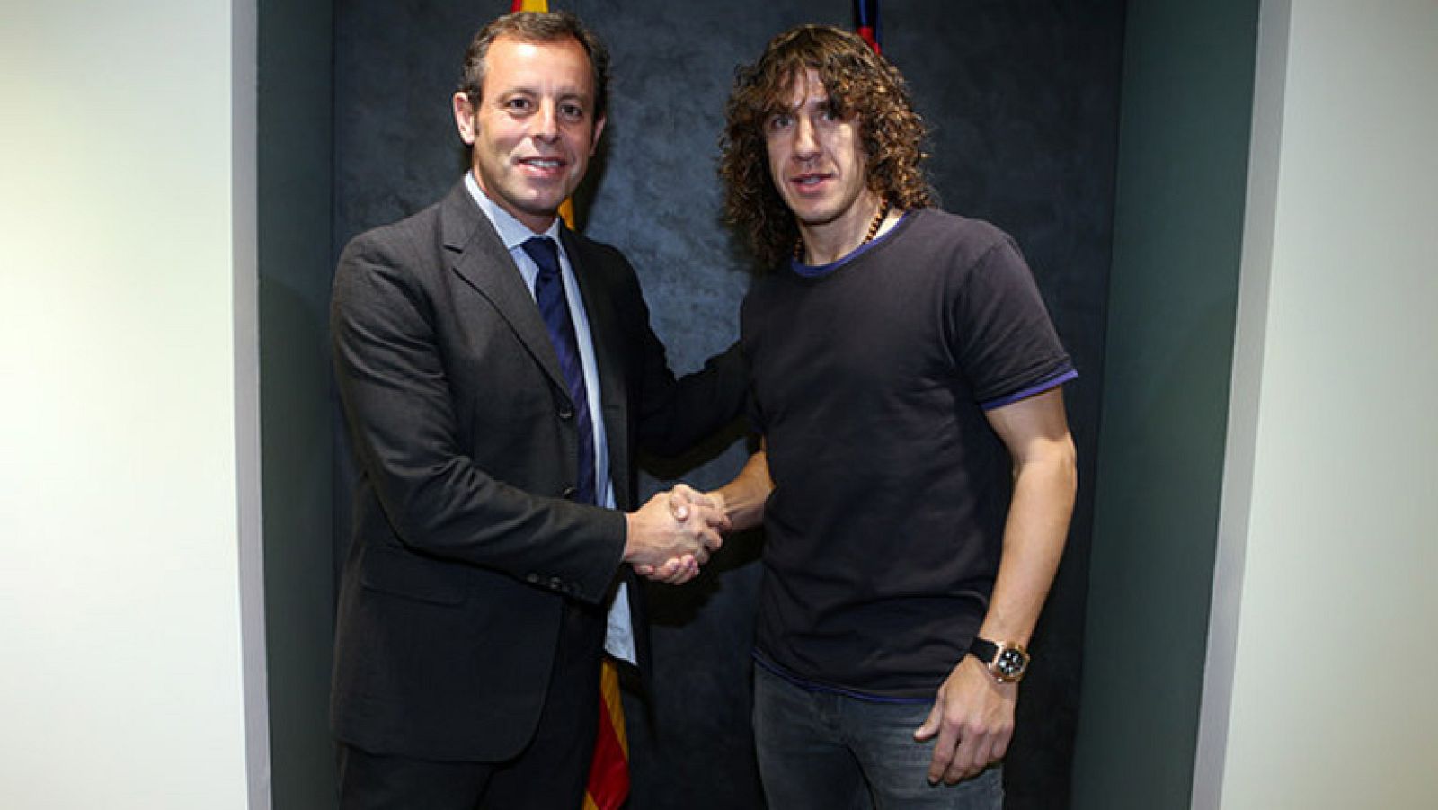 Puyol, feliz tras firmar su renovación | Ver
