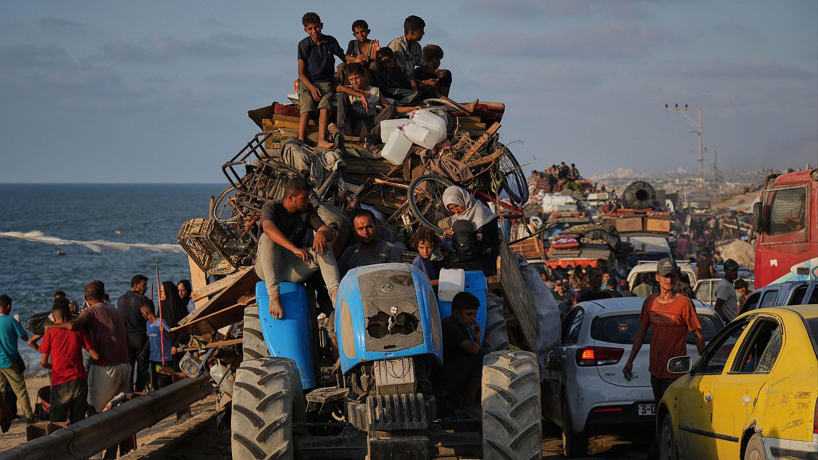 Cuando huir de Gaza se convierte en una odisea - Telediario 2 | Ver