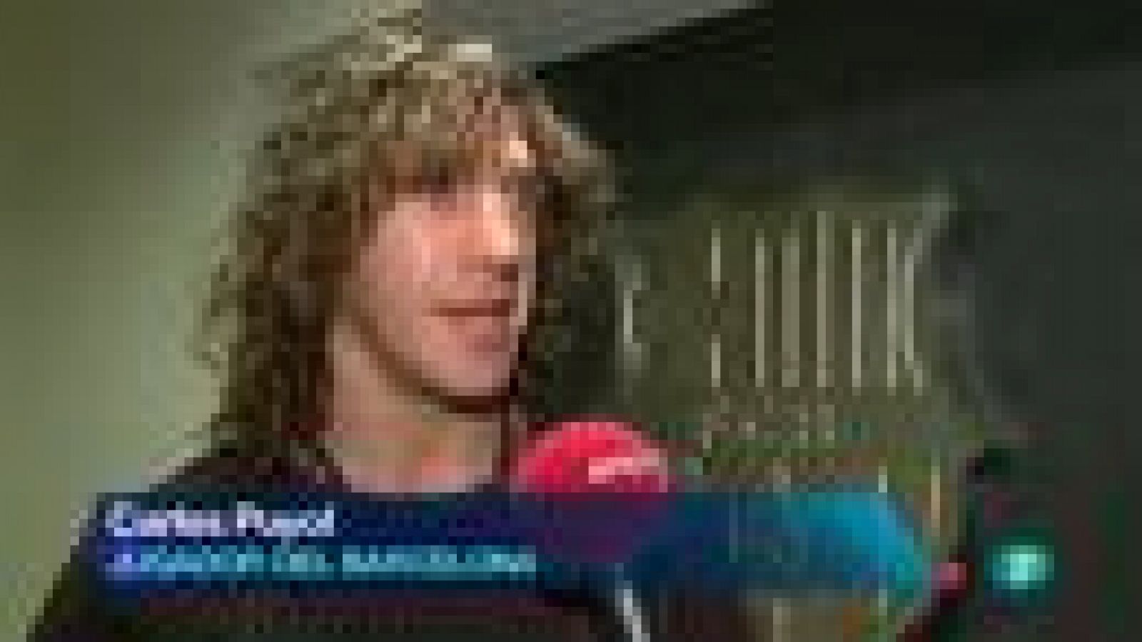 L'Informatiu: Carles Puyol, ha signat la renovació del seu contracte fins el 30 de juny de 2016 | RTVE Play