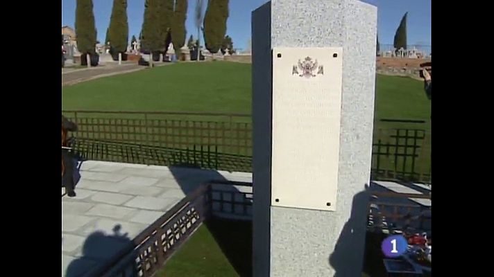 Noticias de Castilla-La Mancha - Homenaje en la fosa del Patio 42 del cementerio de Toledo