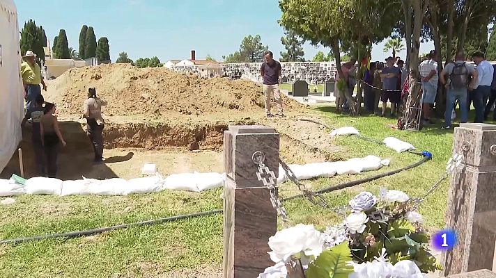 Noticias Andalucía - Homenaje y excavaciones en la fosa del cementerio de Huelva