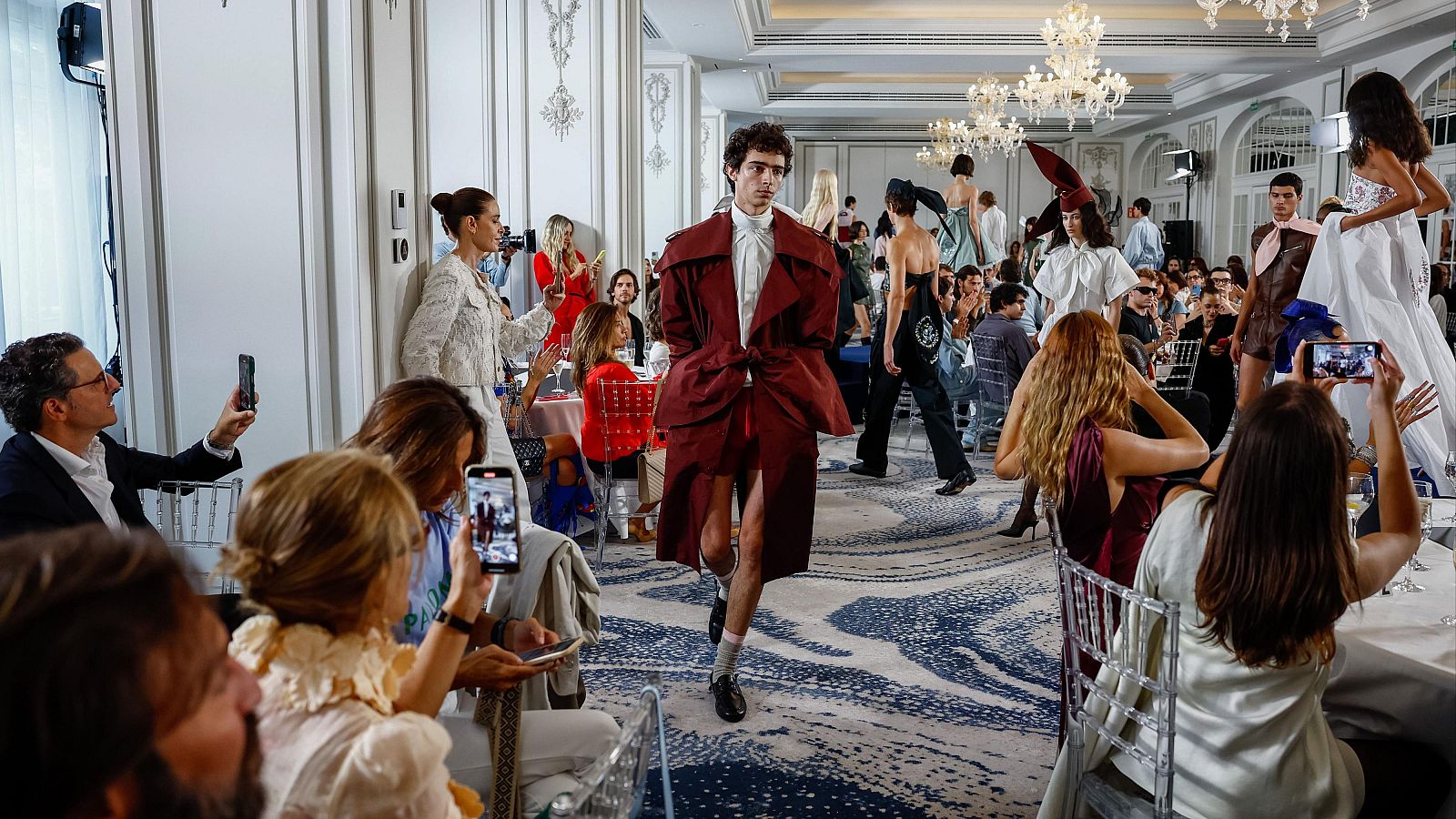 Palomo Spain y Silvia Tcherassi presentan sus nuevas colecciones - Telediario 1 | Ver