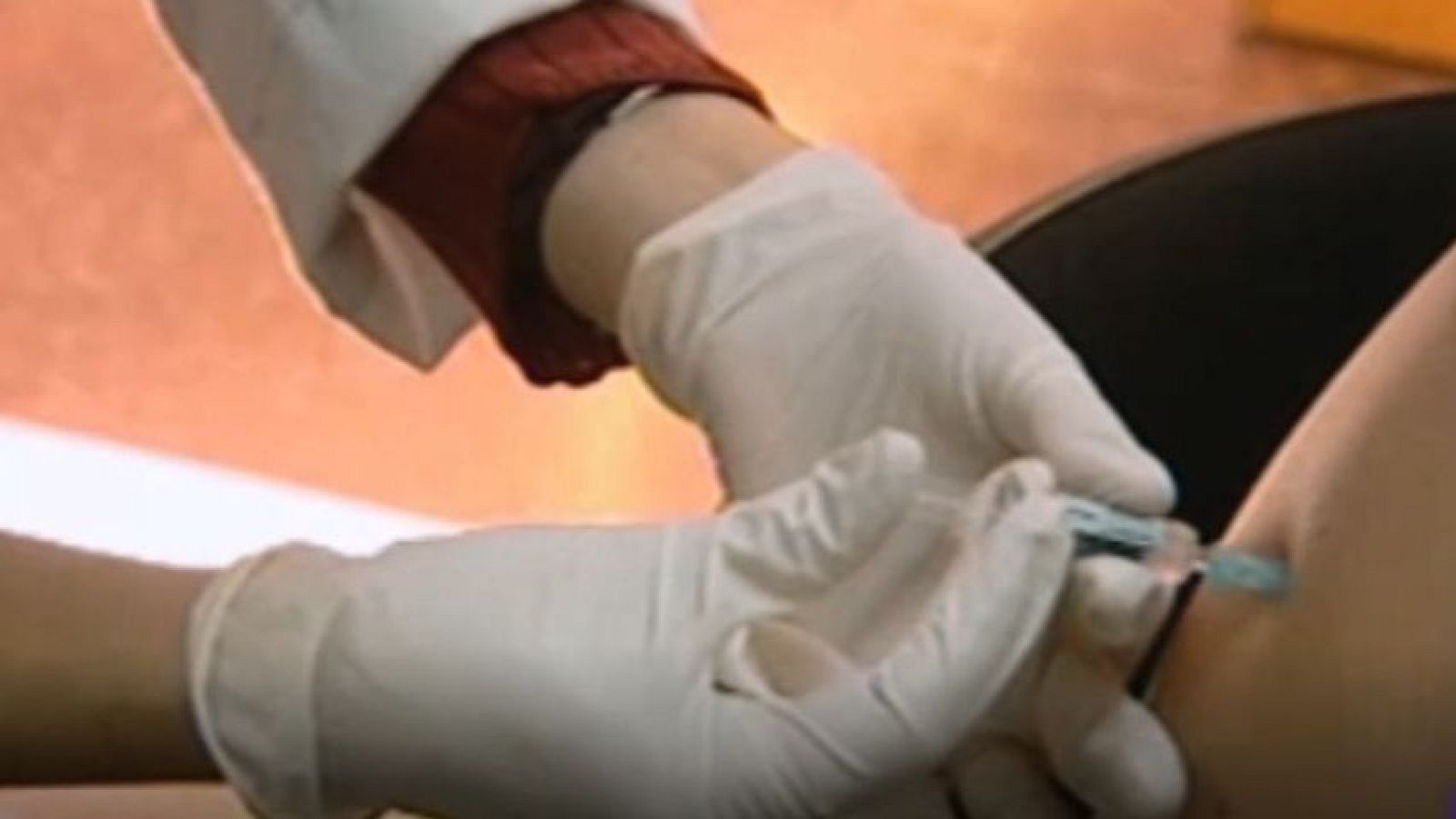 La enfermera antivacunas que podría enfrentarse a 17 años de cárcel - Directo al grano | Ver