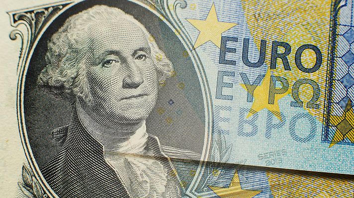Telediario 1 - Efectos positivos y negativos de la apreciación del euro frente al dólar