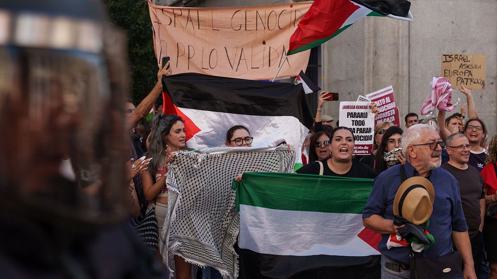 España muestra su apoyo público a Palestina en aulas y estadios | Ver